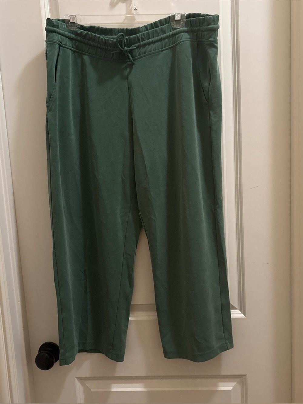 ATHLETA Women’s Seasoft Mid Rise Wide-leg  Crop Pants XL Green Athletic Yoga